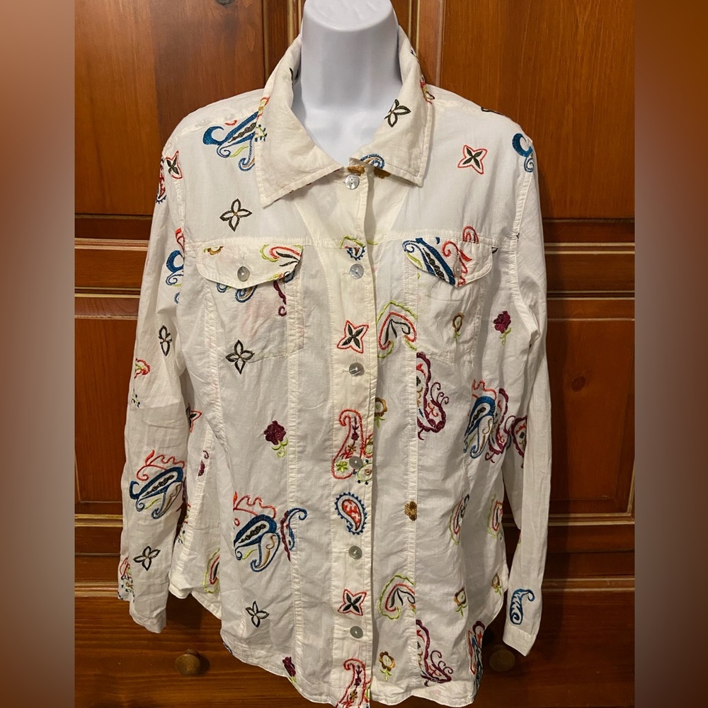 Chico’s Size 2 button down Shirt